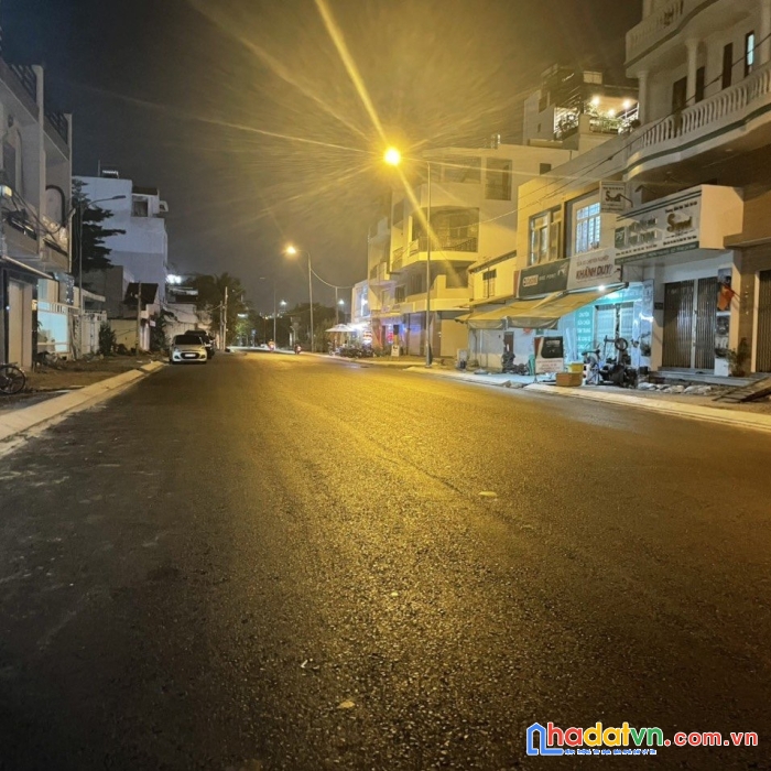 Bán nhà mặt tiền quốc hương. p thảo điền- quận 2. dt: 366m2.