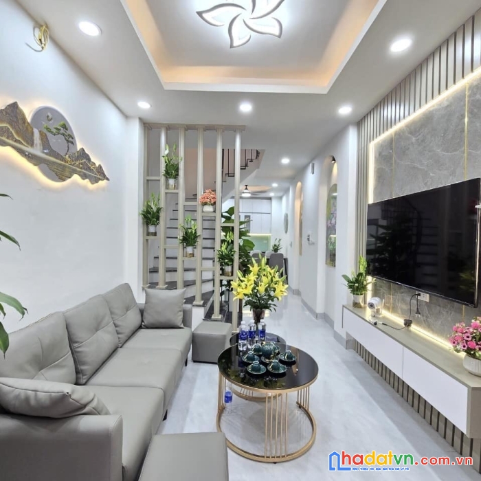 Bán nhà phố lĩnh nam, hoàng mai 30m, 4 tầng. giá: 4.55 tỷ