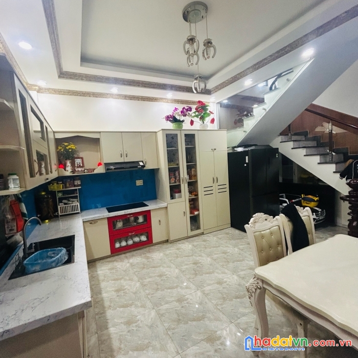 Hạ giá sập sàn, bán nhà trung tâm đà lạt, full đất ở đô thị, sổ riêng