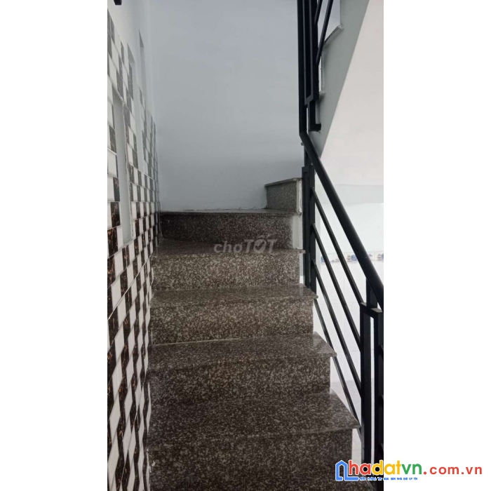 1 lầu 2 phòng,3.5x8m,1.19t.. giếng trời thoáng, hẻm lớn, lê văn lương