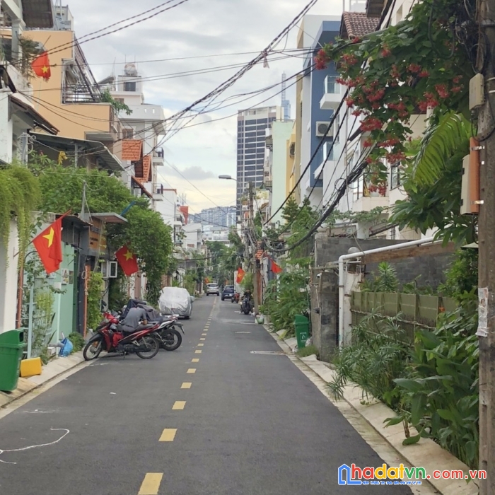 Bán căn nhà view land mark 81, đường số 2 làng báo chí - thảo điền. giá: 17 tỷ
