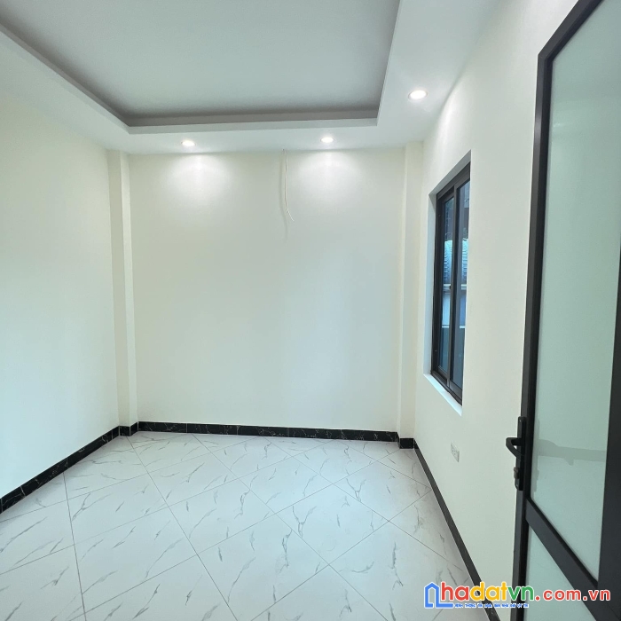 Siêu rẻ! 3t*32m2, có gara ôtô, mặt tiền 6m, ngay cầu đại thành, gần kđt đô nghĩa