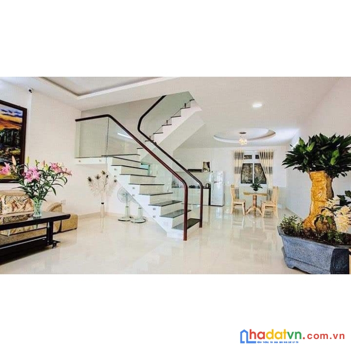 Bán nhà nở hậu đà lạt, đường ô tô nguyễn trung trực, sổ riêng xây dựng,