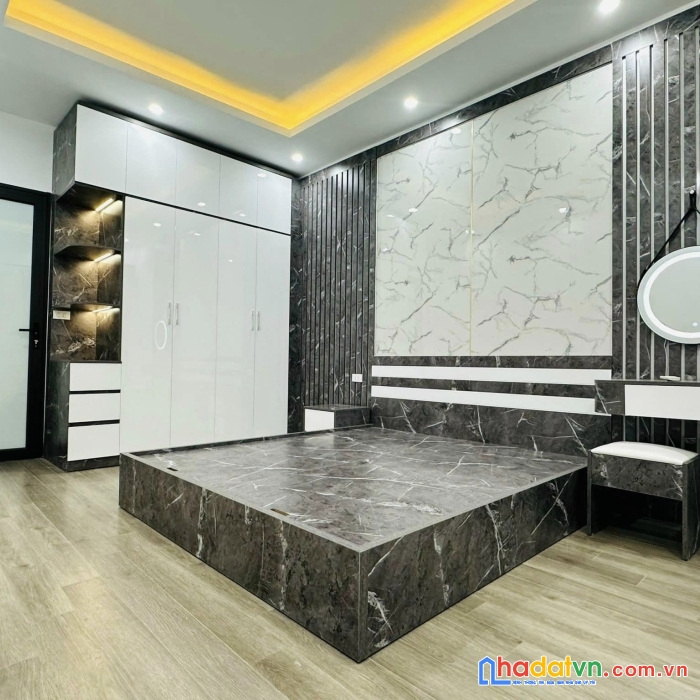 Bán nhà phố minh khai, hai bà trưng 30m, 5 tầng. giá: 5.2 tỷ