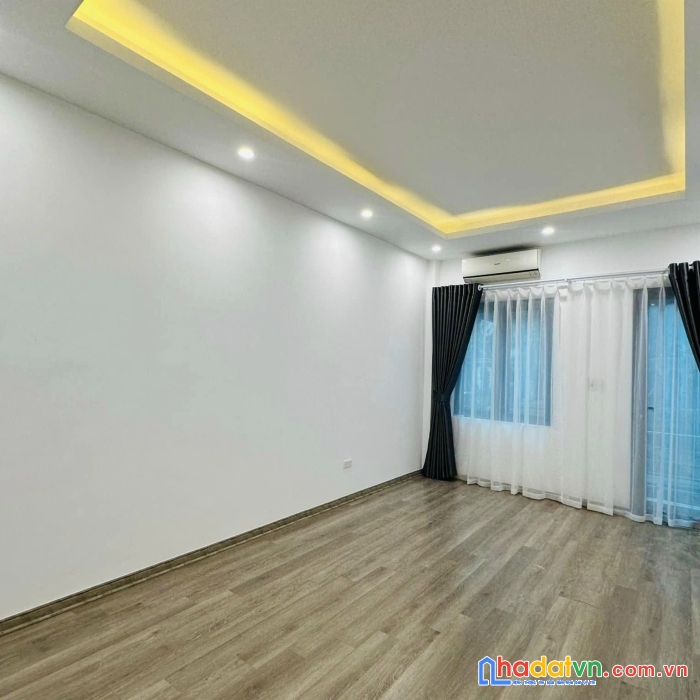 Bán nhà phố minh khai, hai bà trưng 30m, 5 tầng. giá: 5.2 tỷ