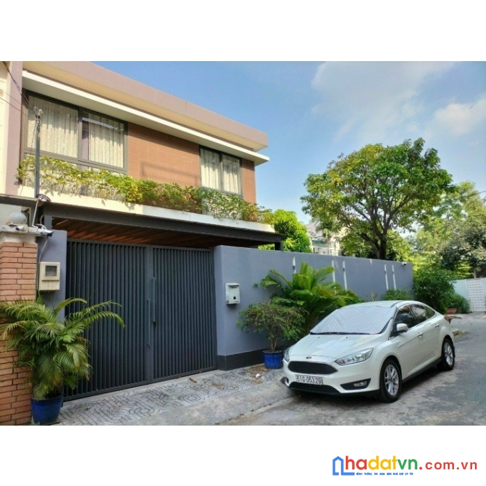 Bán biệt thự đường trần não- quận 2/ dt: 220m2. giá: 36 tỷ