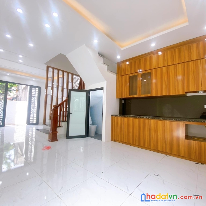 Rẻ quá! với 1,65tỷ có ngay nhà 3t*33m2, ô tô đỗ cửa, ngay ubnd, chợ, trường, cuối đồng mai