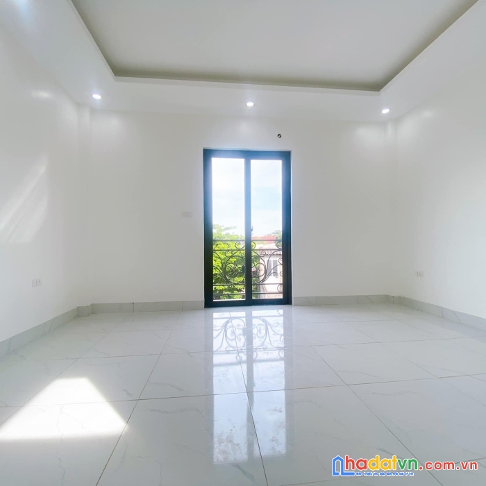 Rẻ quá! với 1,65tỷ có ngay nhà 3t*33m2, ô tô đỗ cửa, ngay ubnd, chợ, trường, cuối đồng mai