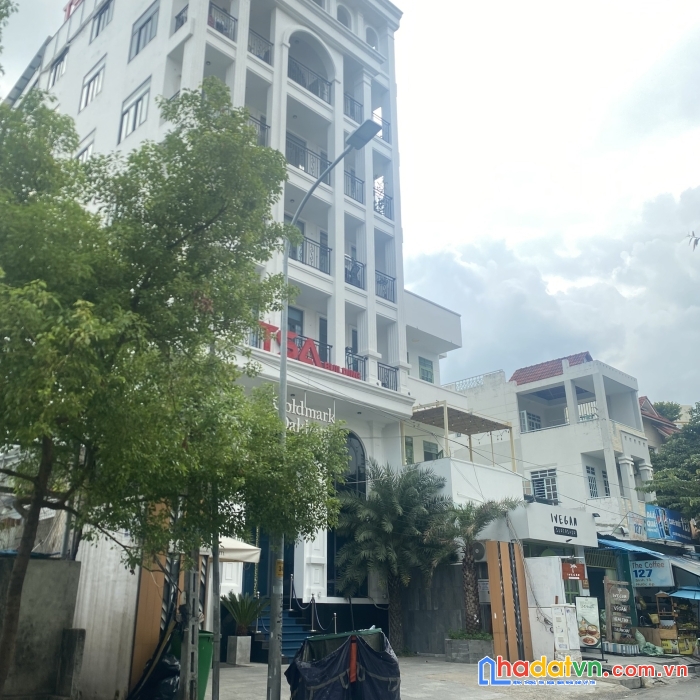 Bán đất mặt tiền đường quốc hương- thảo điền. quận 2.giá: 219 triệu/m2