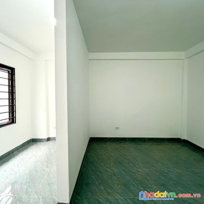 Cc bán nhà đang xây 3t(42m)- đủ tiện ích- cách cầu đại thành 50m. chỉ 2.550tỷ