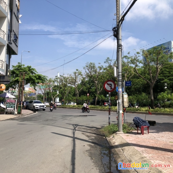 Bán nhà 2 mặt tiền đường số 5- trần não. dt: 300m2. giá: 23 tỷ