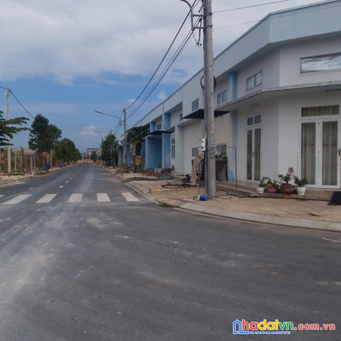 Bán nhà và đất, 550tr một căn, 5m x14m. 1 trệt 1 lửng