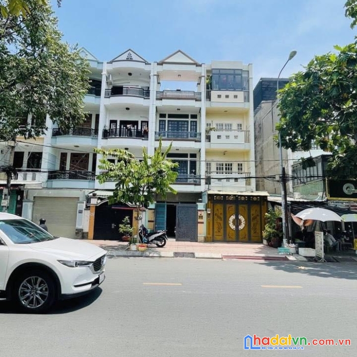 Bán căn nhà mặt tiền đường bình lợi. dt: 5x20m. trệt 4 tầng. giá: 15 tỷ