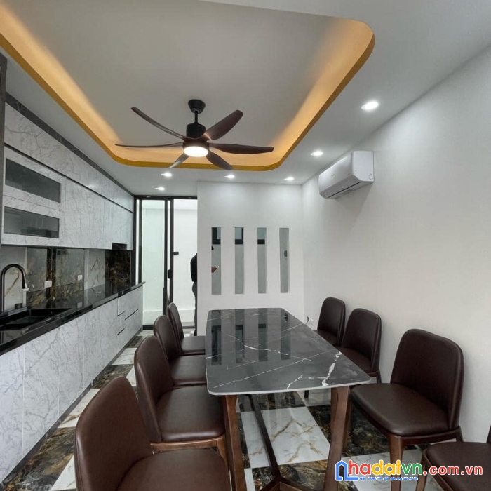 Bán nhà phố huỳnh thúc kháng, đống đa 36m, 7 tầng. giá: 16.5 tỷ