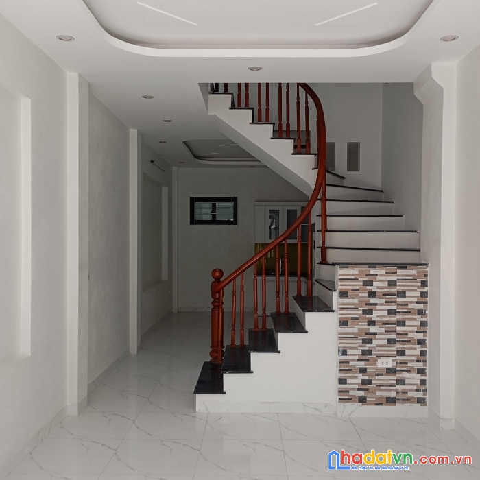 Siêu rẻ! nhỉnh 2,2tỷ nhà 3t*37m2 ô tô đỗ cửa ngay cuối đồng mai..