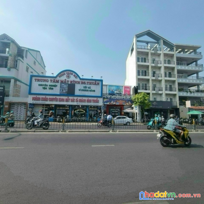 Bán nhà quận 2, mặt tiền đường sông hành. dt: 7.5x20. giá: 60  tỷ