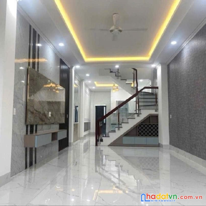 Kẹt tiền bán nhà phố khu dân cư đông đúc giá 1.8 tỷ