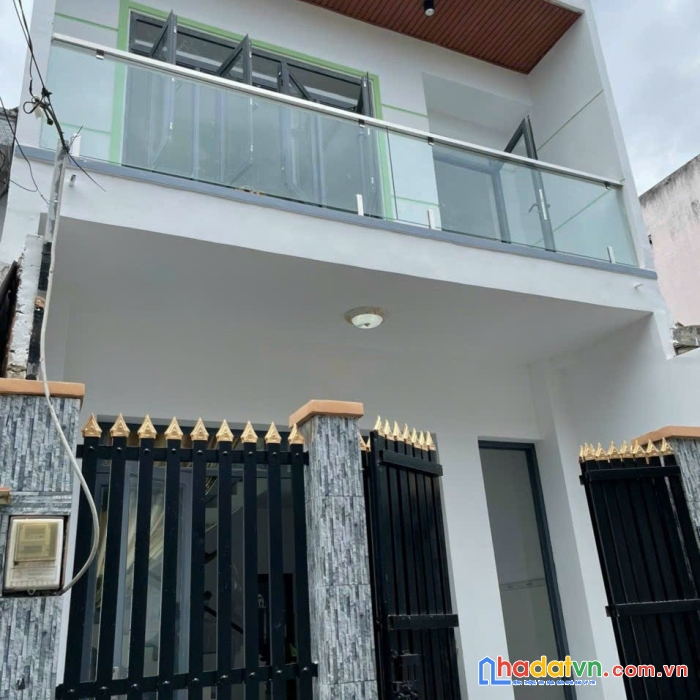 Kẹt tiền bán nhà phố khu dân cư đông đúc giá 1.8 tỷ