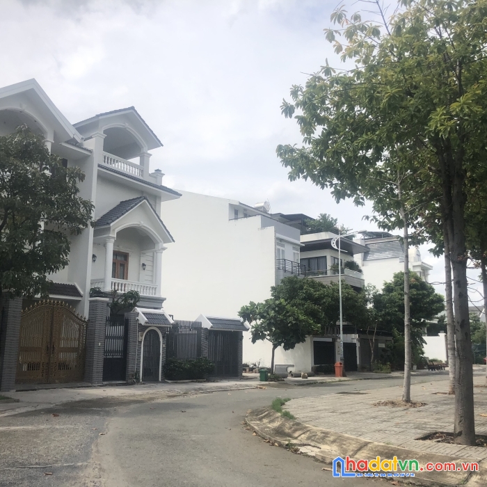 Bán đất nền nhà phố quận 2. dt: 8 x22. ctxd: hầm + 3lầu. giá: 15.8 tỷ