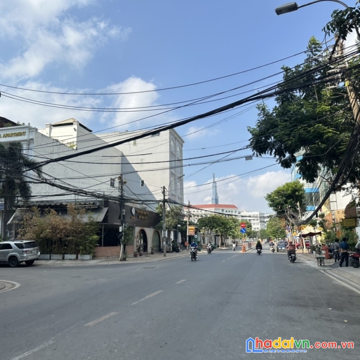 Bán đất mặt tiền đường nguyễn văn hưởng. p thảo điền. dt: 200m2. giá 50 tỷ