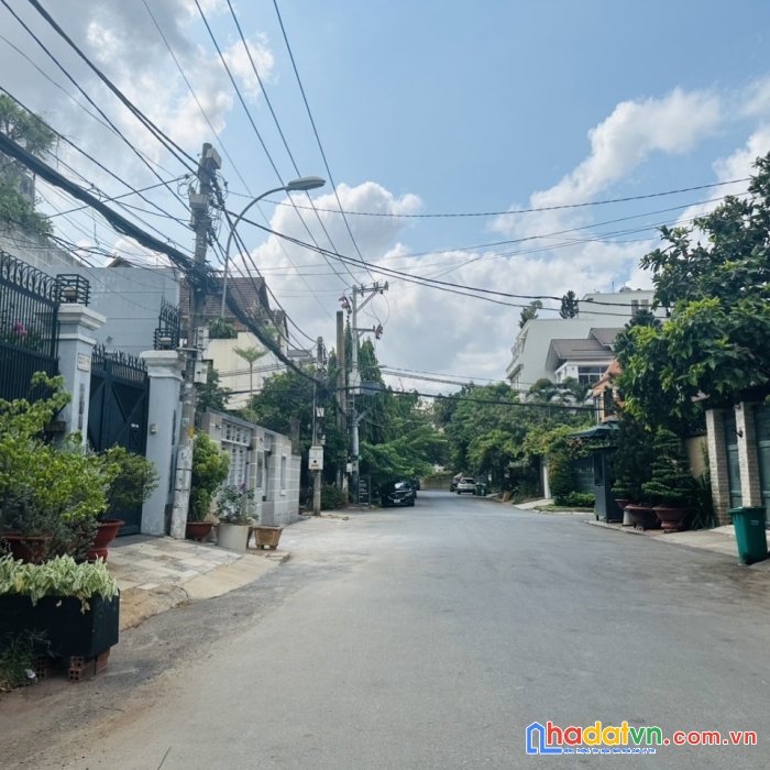 Bán đất mặt tiền đường nguyễn văn hưởng. p thảo điền. dt: 200m2. giá 50 tỷ