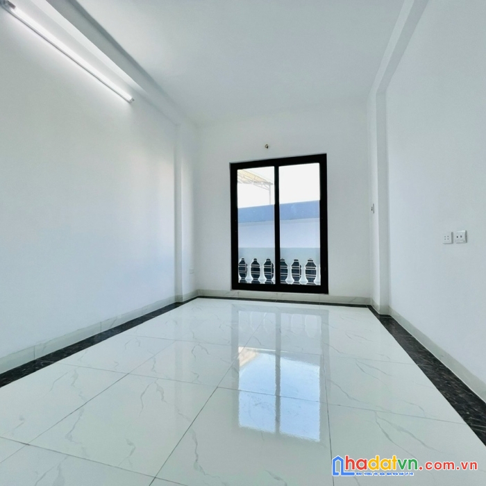 Bán nhà phố phúc lợi. dt 35m2, giá 3.5 tỷ. nhà mới 5 tầng.
