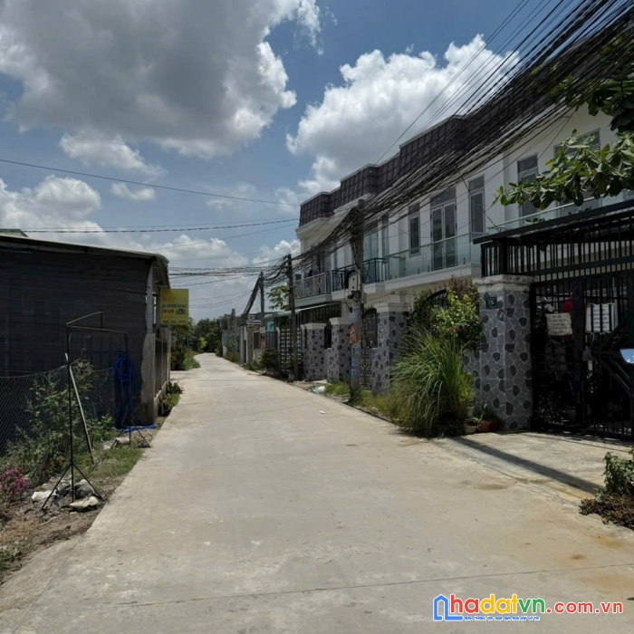 Bán nhà riêng 60m2 gần chợ đức hòa, long an