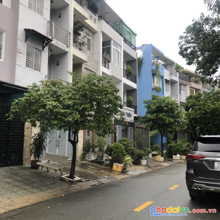 Bán căn nhà mặt tiền đường số 8- p. bình an - quận 2. dt: 4.2 x 18 m. giá: 13 tỷ