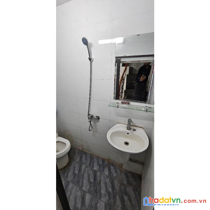 Bán căn nhà 2 tầng mặt ngõ chợ, kinh doanh tốt