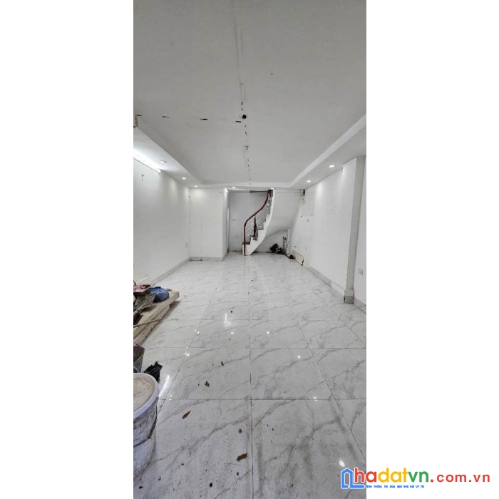 Bán căn nhà 2 tầng mặt ngõ chợ, kinh doanh tốt