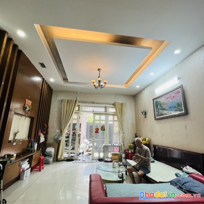 Bán căn biệt thự ven sông sài gòn- p. bình an- quận 2.dt: 10 x20. giá: 35 tỷ