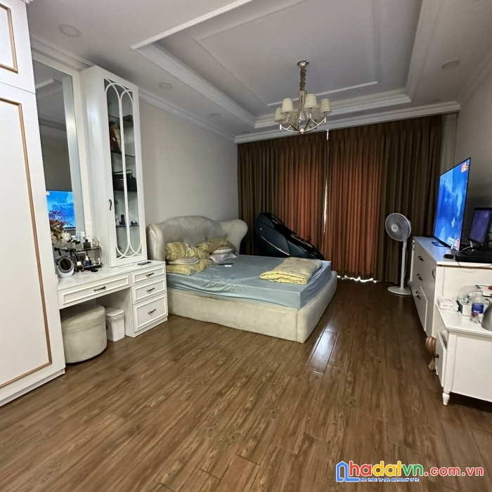 Bán căn nhà mặt tiền đường lý văn phức- võ thị sáu. dt: 4.5x 19 ( 4 tầng). giá: 30.5 tỷ