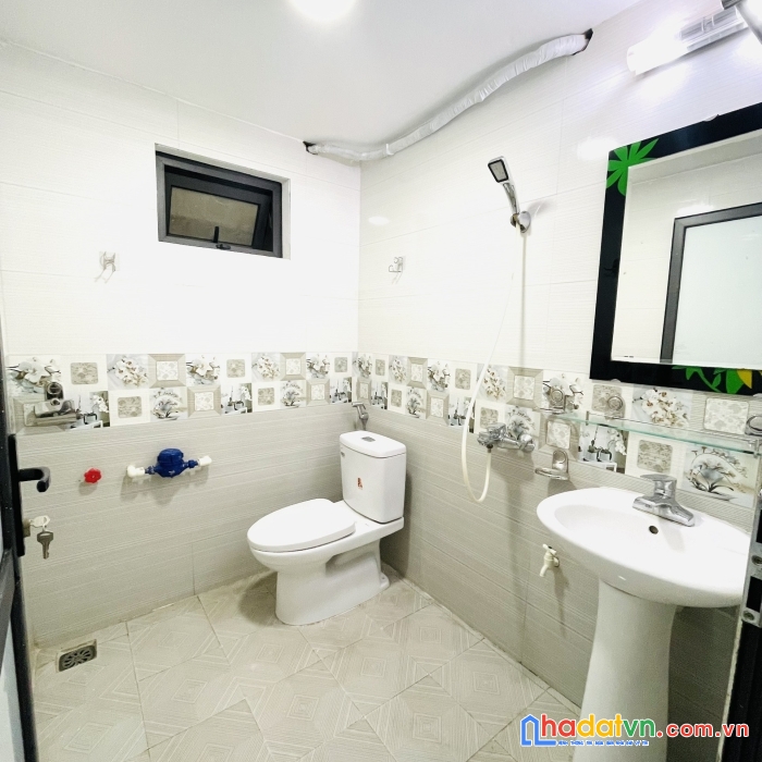 Cho thuê phòng ccmn số 28 ngõ 37 dịch vọng  có thang máy