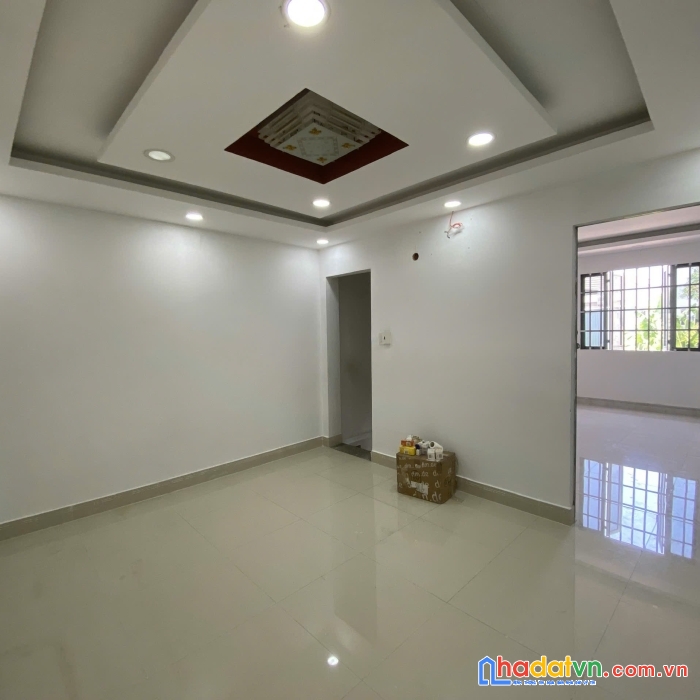 Bán nhà mặt tiền đường thích quảng đức- phú nhuận. dt: 4 x 20 ( 3 tầng). giá: 16 tỷ