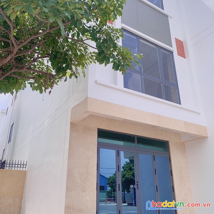 Bán nhà ngộp 2 tỷ 700 tại trung tâm bình chuẩn, tp thuận an