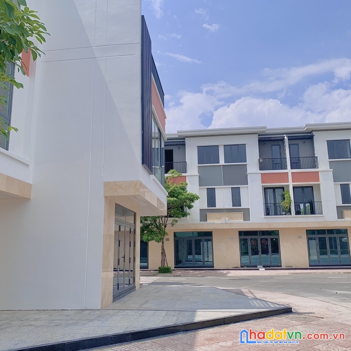 Bán nhà ngộp 2 tỷ 700 tại trung tâm bình chuẩn, tp thuận an