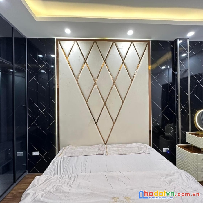 Bán nhà thạch bàn 6t thang máy, lô góc, nhà mới, full nội thất, gần phố