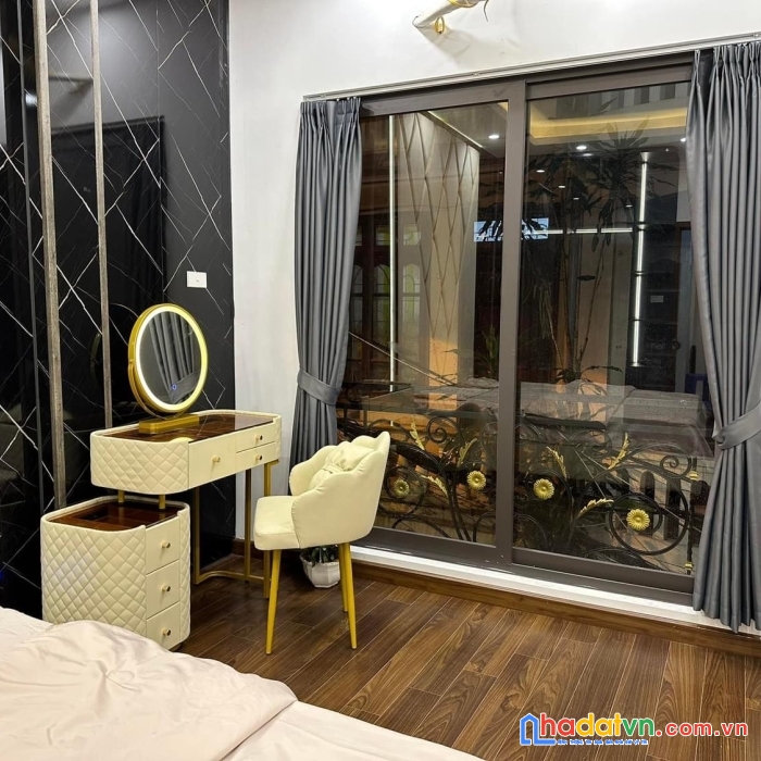 Bán nhà thạch bàn 6t thang máy, lô góc, nhà mới, full nội thất, gần phố