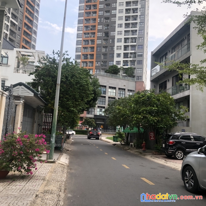 Bán nhà mặt tiền ngay trung tâm hành chính quận 2. dt: 5x20 ( trệt + 2 lầu) giá: 14 tỷ
