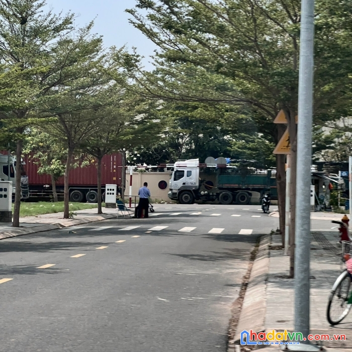 Quá rẻ: 2tỷ4250 lô đất đẹp đối diện công viên gần chợ phong phú p. tân đông hiệp, tp. dĩ an