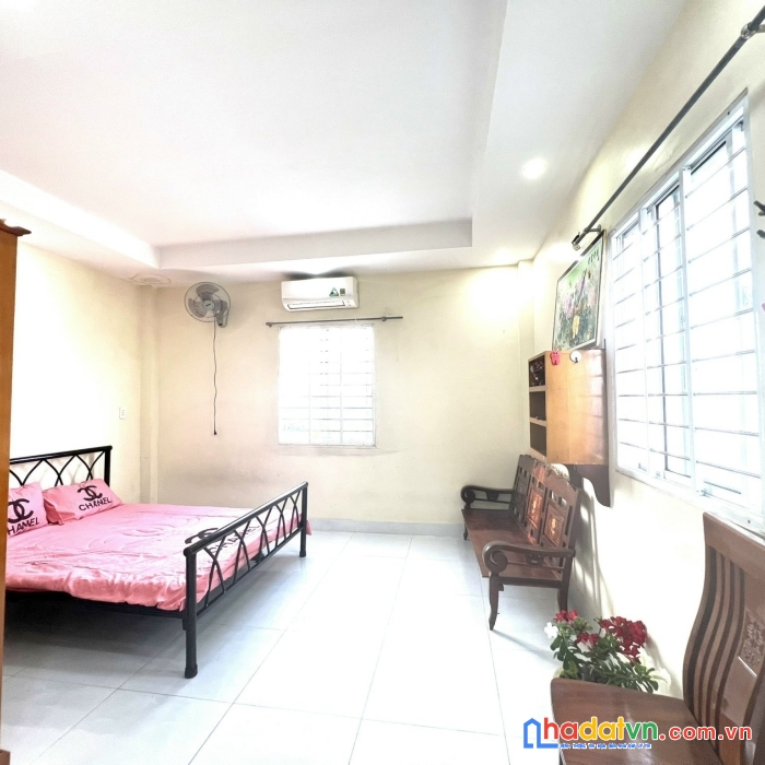 Cho thuê chdv đủ tiện nghi chỗ sạc xe điện , toilet riêng 1344/10 lê văn lương, giá 3 triệu
