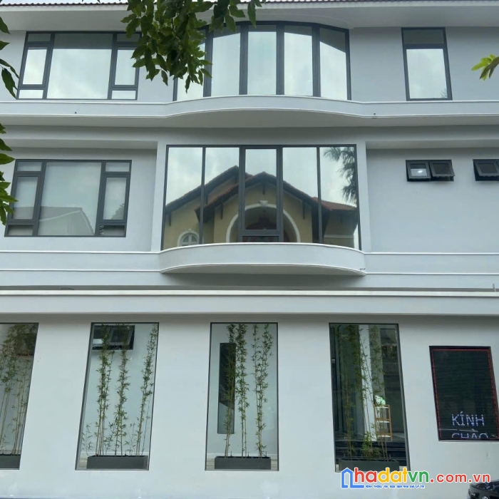 Bán 132 nguyễn văn hưởng p.thảo điền q.2, dt 448m2 , giá 80 tỷ định giá 182 tỷ 
