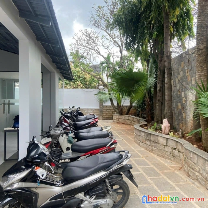 Bán 132 nguyễn văn hưởng p.thảo điền q.2, dt 448m2 , giá 80 tỷ định giá 182 tỷ 
