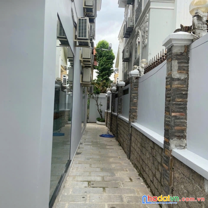 Bán 132 nguyễn văn hưởng p.thảo điền q.2, dt 448m2 , giá 80 tỷ định giá 182 tỷ 
