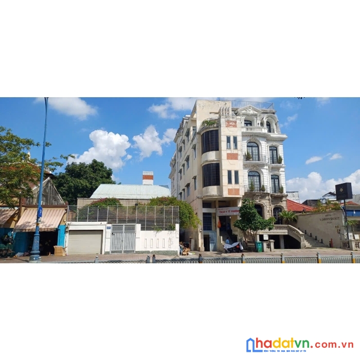 Bán nhà mt 224 bến văn đồn p.2 q.4 - dt=9x35m (315 m2) , giá 140 triệu/m2 
