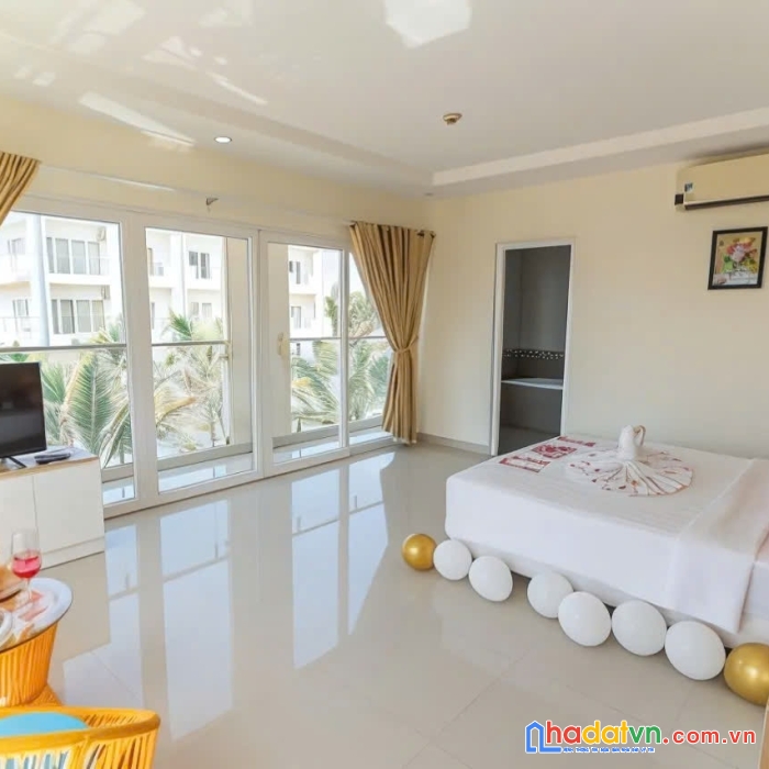 Bán 220 trần hưng đạo, nguyễn cư trinh, quận 1.
