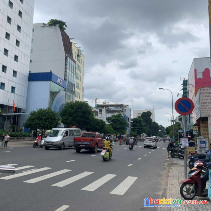 Bán nhà góc 3 mặt tiền đường phan đăng lưu, p3, quận bình thạnh. dt: 5,5 x18m. giá: 24,5 tỷ