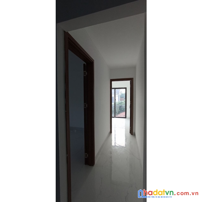 Nhà mới ở ngay, lô góc, 40m, đường oto tránh, ngay trung tâm đại thành, giá chỉ có 3,05 tỷ.