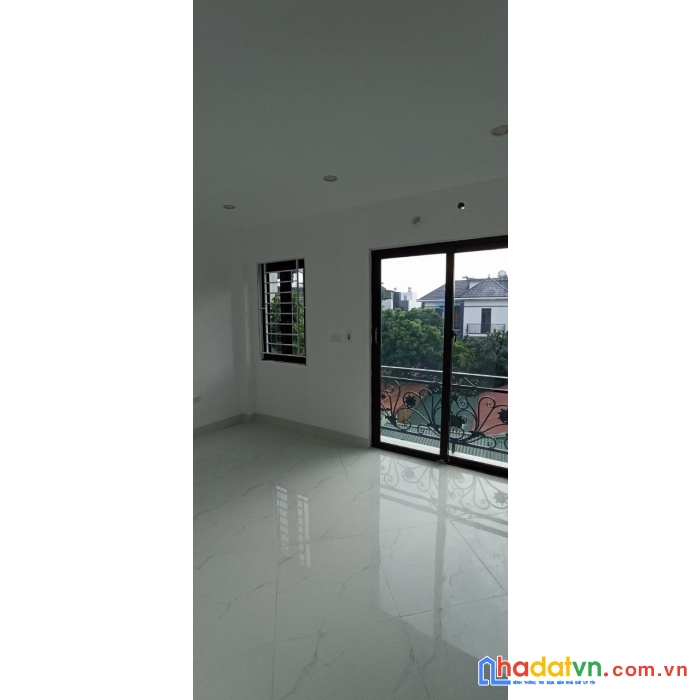 Nhà mới ở ngay, lô góc, 40m, đường oto tránh, ngay trung tâm đại thành, giá chỉ có 3,05 tỷ.