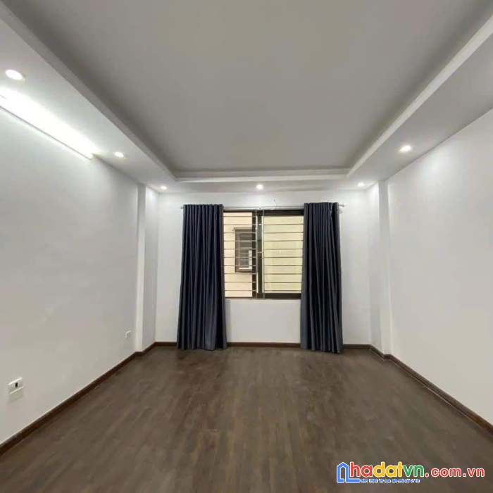 Nhà mới 2.25ỷ giá tốt nhất phụng châu, lô góc, oto lùi cửa, 2 bước chân ra chợ.